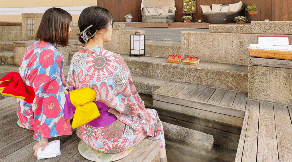 温海川沿いの足湯「もっけ湯」